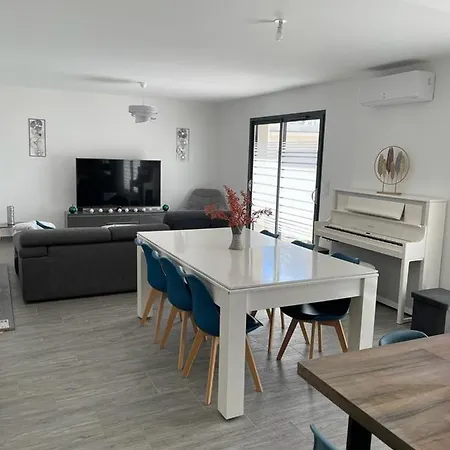 Location Saisonniere Holiday home Uzes
